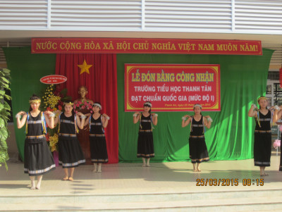 Lễ đón Bằng Công nhận trường đạt chuẩn Quốc gia mức độ 1