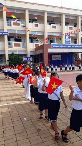 RƯỚC HỌC SINH LỚP 1 VÀO NĂM HỌC MỚI