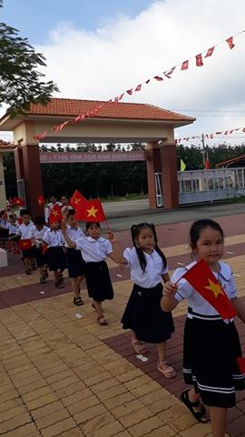 RƯỚC HỌC SINH LỚP 1 VÀO NĂM HỌC MỚI